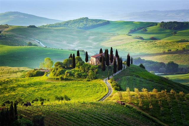 Italy_Hill_ViaChiantigiana10_roads2drive.jpg