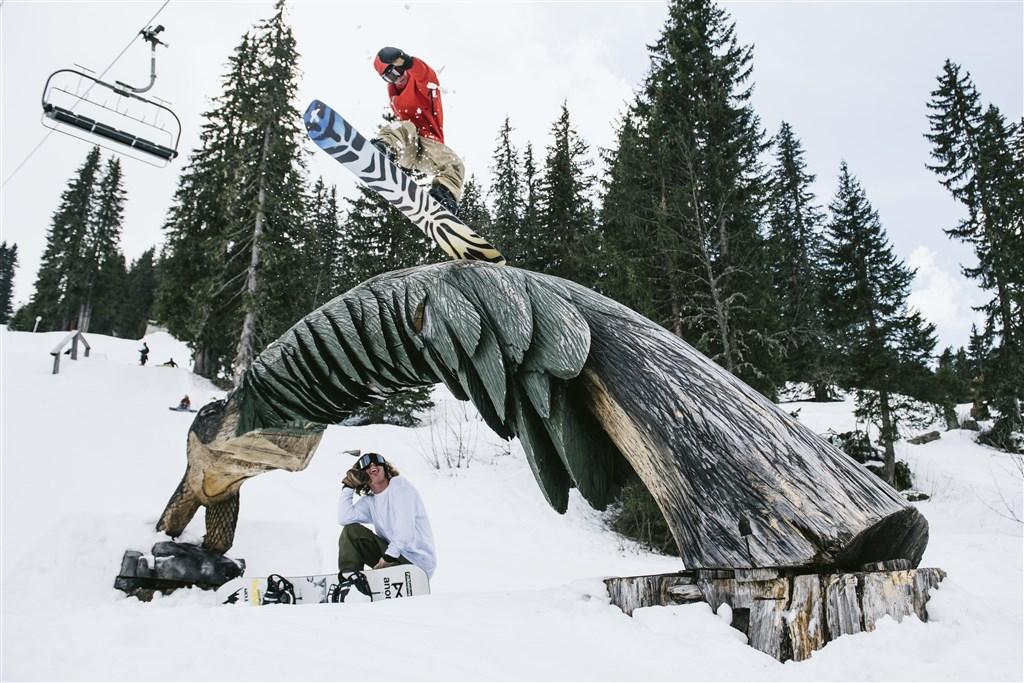 NielsSchack_3_Burton_Stash_Avoriaz_DominicZimmermann.jpg