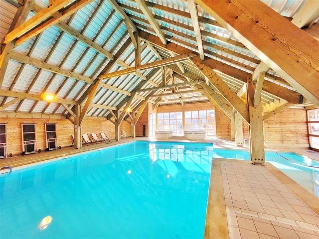 Les-Fermes-de-Saint-Sorlin-piscine-1.jpg