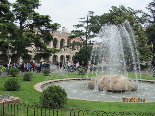Verona, park s arénou.JPG