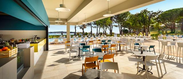 padova-premium-camping-resort-mezzino-snack-bar-light.jpg