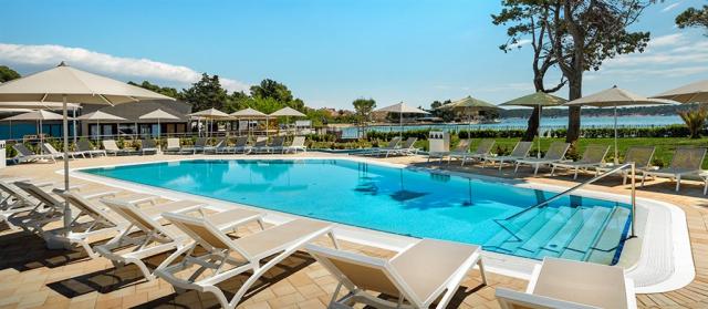 padova-premium-camping-resort-relax-pool-01-light.jpg