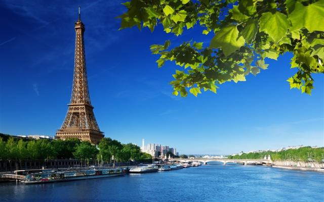 eiffel-tower-wallpaper-2469-2647-hd-wallpapers.jpg