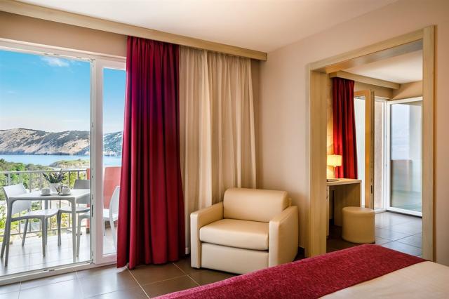 san-marino-resort-lopar-junior-family-suite-seaside-balcony.jpg