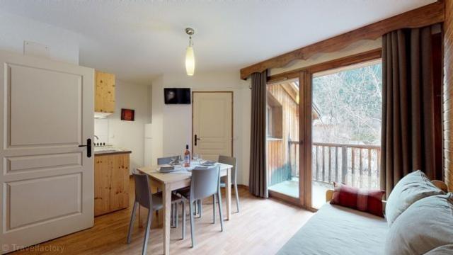 residence-le-hameau-des-eaux-d-orelle-coin cuisine.jpg