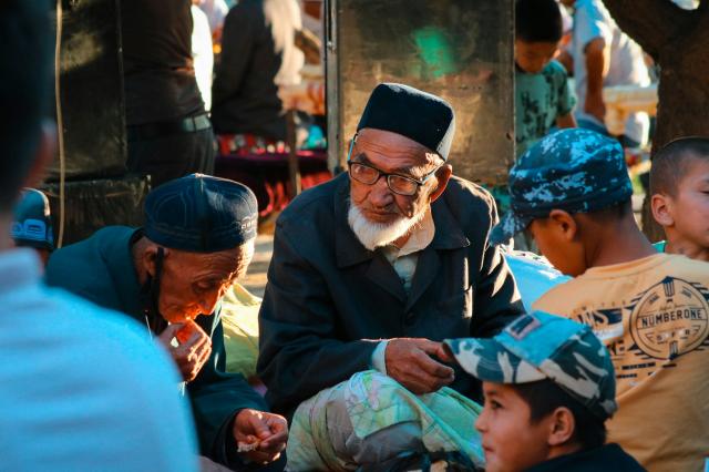 <p>Uzbekistán - scéna na místním tržišti - foto Salohiddin Kamo