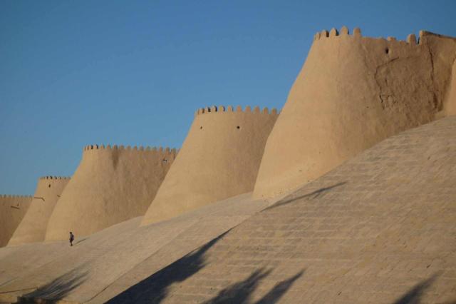 <p>Uzbekistán - Chiva - hradby starého města Ichan-Qala</p>