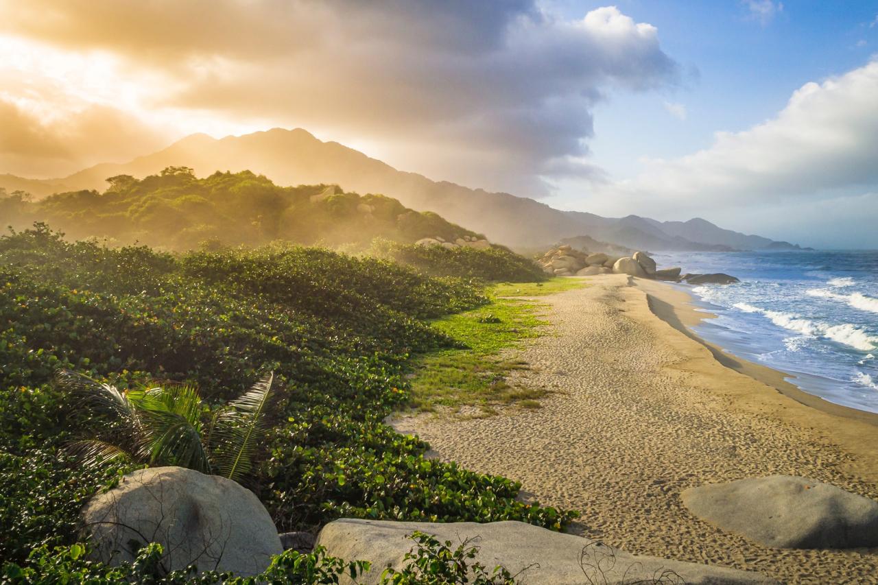 <p>Kolumbie – pláže v NP Tayrona – foto Alexander Schimmeck on