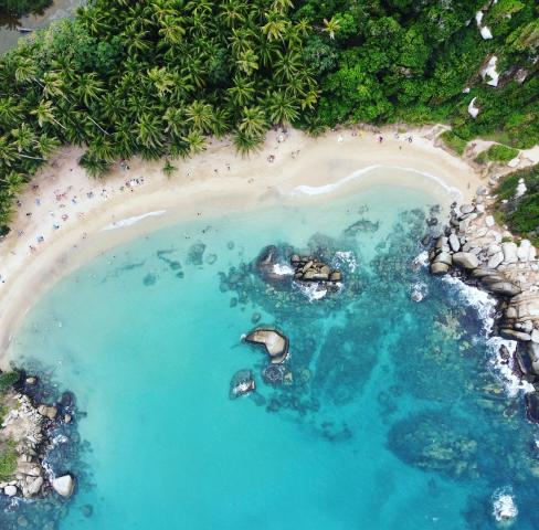 <p>Kolumbie – tyrkysové zátoky v NP Tayrona – foto sander traa 