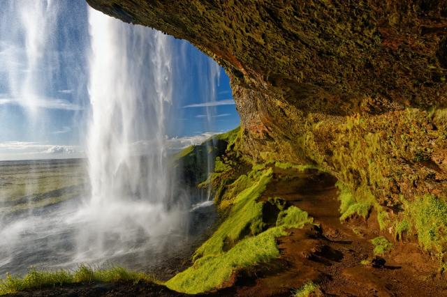 <p>Island – vodopád Sejalandsfoss – foto Robert Bye on Unsplash