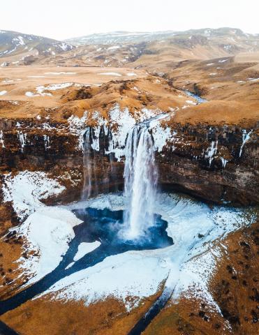 <p>Island – vodopád Sejalandsfoss – foto Robert Bye on Unsplash
