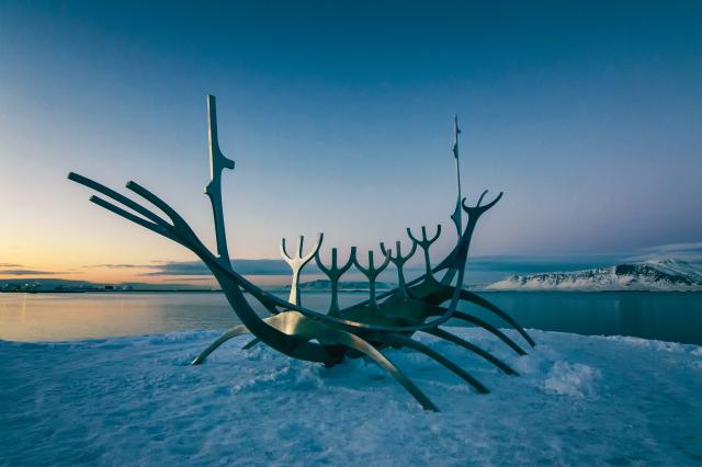 <p>Island – Reykjavík – foto Roan Lavery on Unsplash</p>