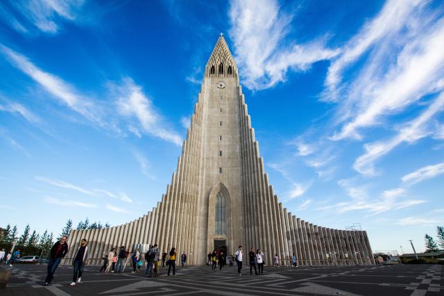 <p>Island – Reykjavík – foto Roan Lavery on Unsplash</p>