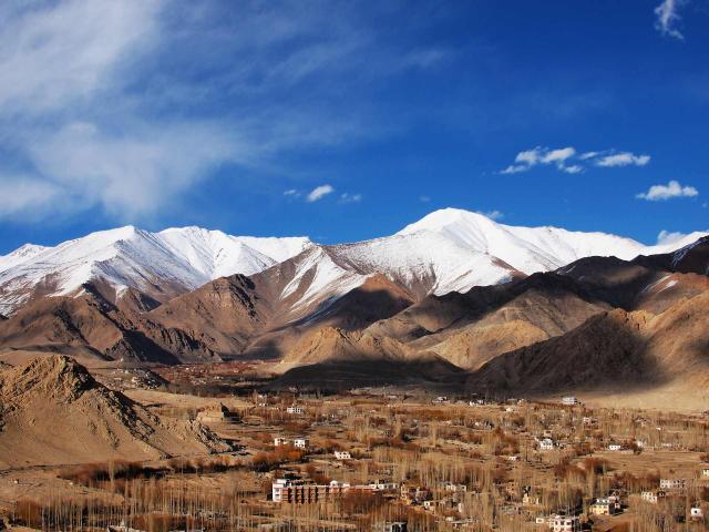<p>Indie - pohled na pohoří Zanskar</p>