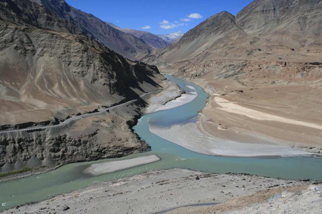 <p>Indie - soutok řek Zanskar a Indus</p>