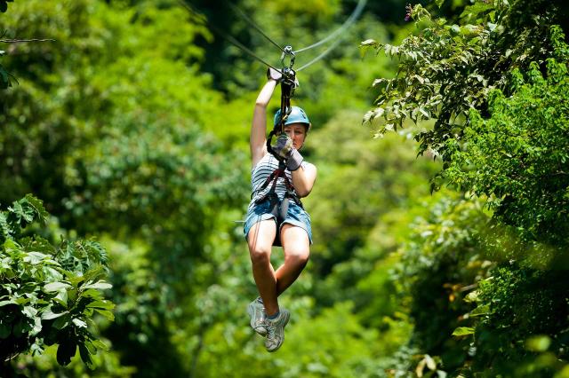 <p>Kostarika - Monte Verde - jízda na tzv. Canopy tour</p>