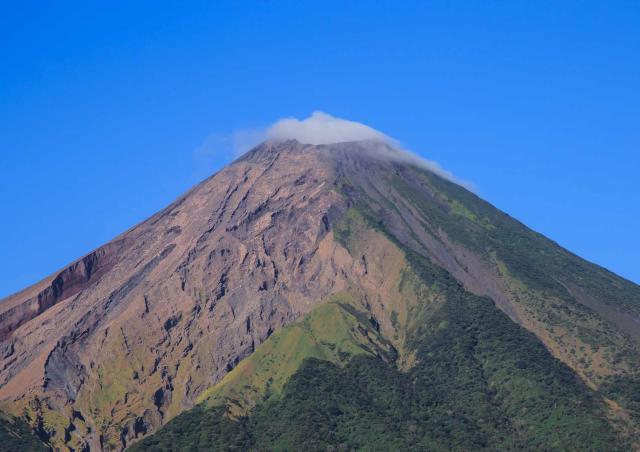 <p>Nikaragua - ostrov Ometepe - vulkán Concepcion</p>