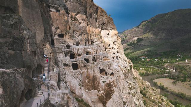 <p>Gruzie - skalní komplex Vardzia - foto Tonia Kraakman on Uns