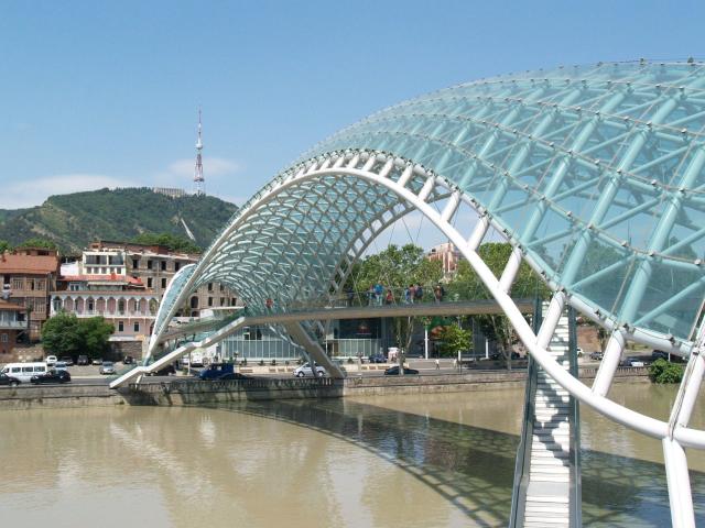 <p>Gruzie - Tbilisi - Most míru</p>