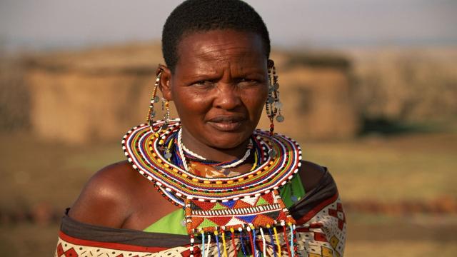 <p>Keňa - NP Amboseli - vdanou Masajku poznáte podle krátkého ú