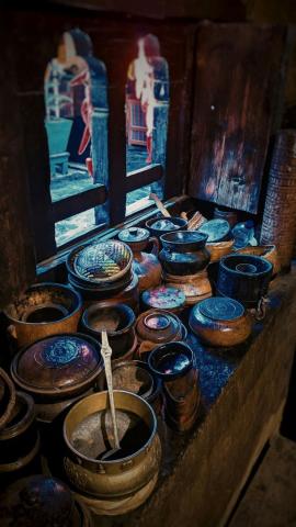 <p>Bhútán - pohled do místní kuchyně - foto Rohit Arora on Unsp