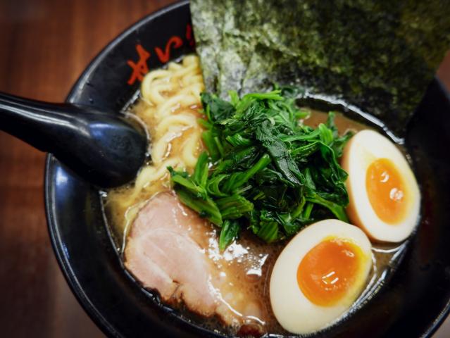 <p>Japonsko - chutný rámen - foto Susann Schuster on Unsplashb<