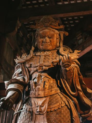 <p>Japonsko - uvnitř chrámu Todaidži v Naře - foto Serena Nacle