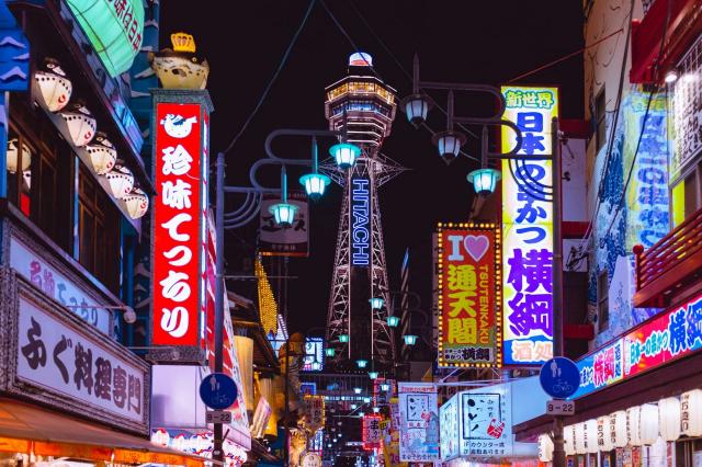 <p>Japonsko - barevný noční život v Ósace - foto Nuno Antunes o
