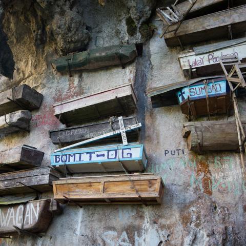 <p>Filipíny - visuté rakve v oblasti Sagady - foto M. Sekanina<