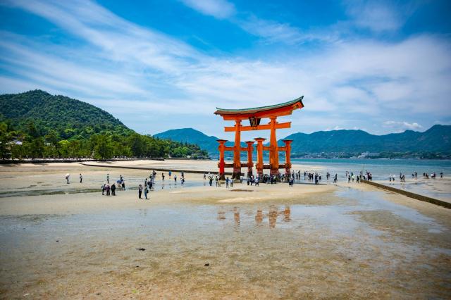 <p>Japonsko - brána na ostrově Mijadžima - foto Alessandro Stec