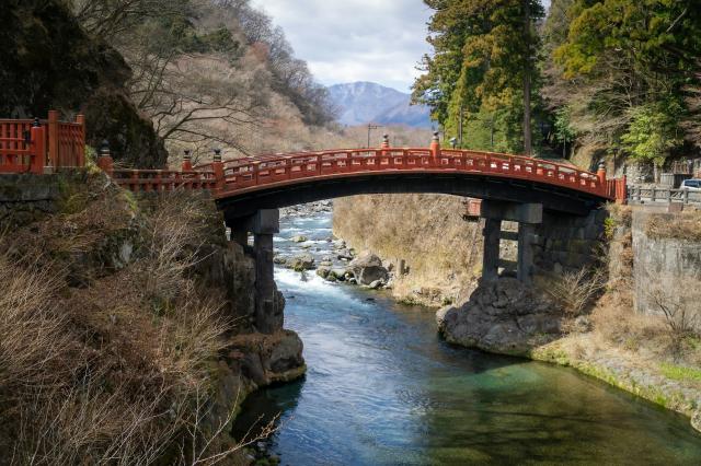 <p>Japonsko - historický most ve městě Nikkó - foto Aaron Katz 
