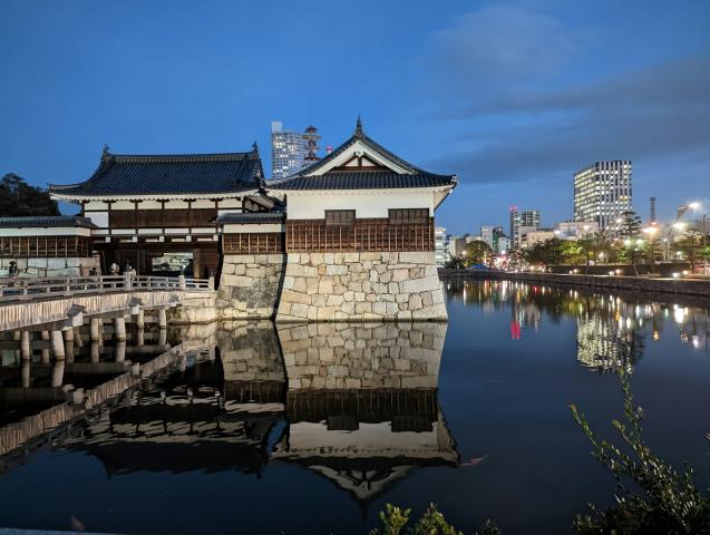 <p>Japonsko - kontrast moderního a historického v Hirošimě - fo