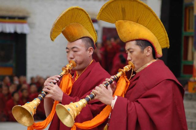 <p>Tibet - buddhistická slavnost - hudební doprovod</p>