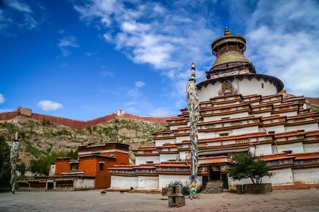 <p>Tibet - městečko Gyantse - stúpa Pango</p>