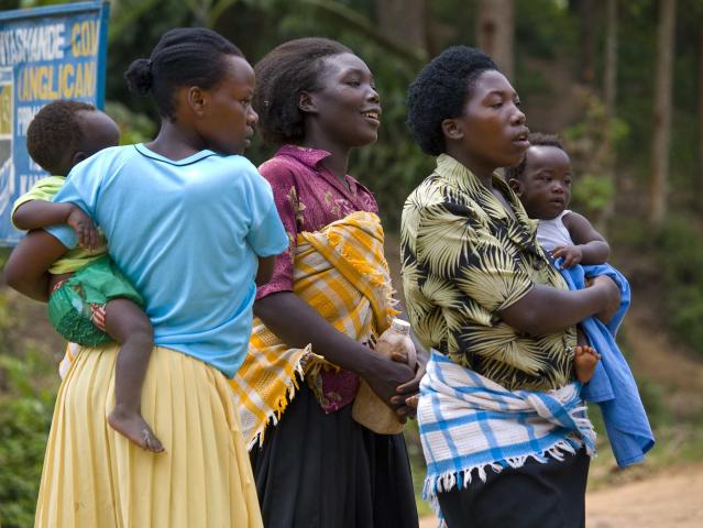 <p>Uganda - Místní ženy s dětmi</p>