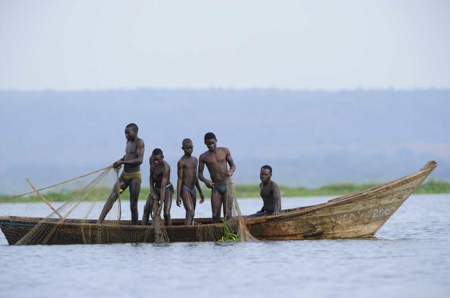 <p>Uganda - Rybářská bárka na Albertově jezeře</p>