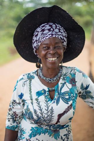 <p>Uganda - usměvavé tváře místních lidí - foto M. Grmolenská</