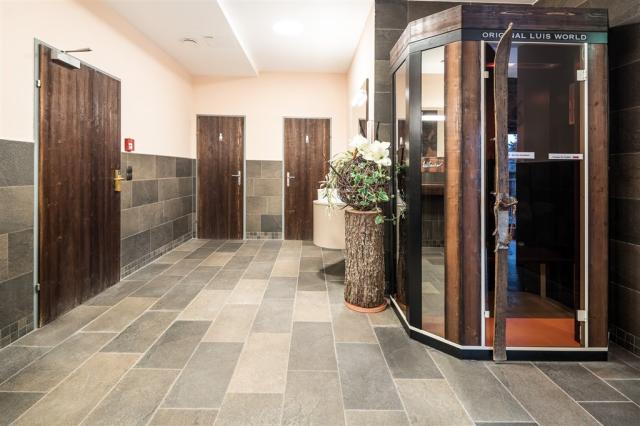 AT_KLU_Panorama_Hotel_Turra_21apv80_00016.jpg