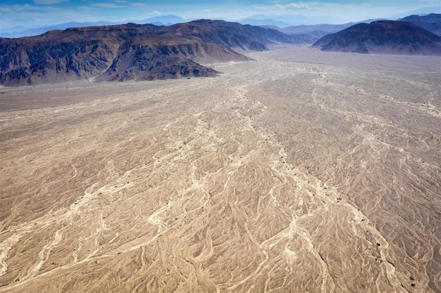 dreamstime_xxl_16719679_poust nazca (Copy).jpg