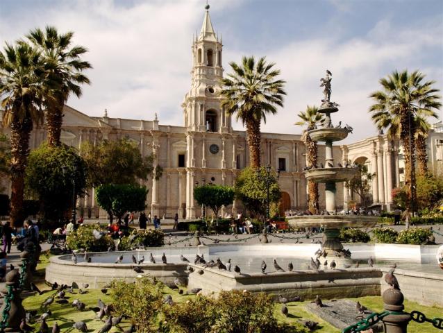 dreamstime_xl_16918769_plaza de armas_arequipa (Copy).jpg