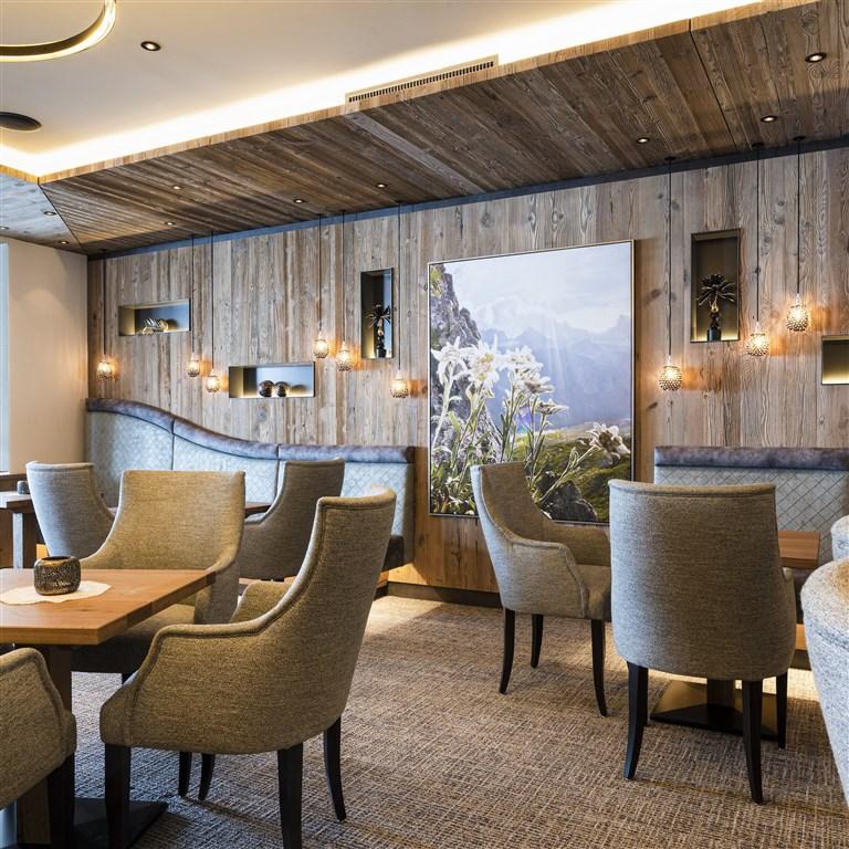 Lounge1.jpg