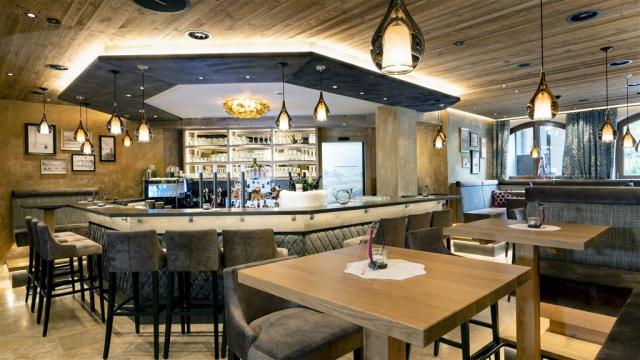 Bar1.jpg