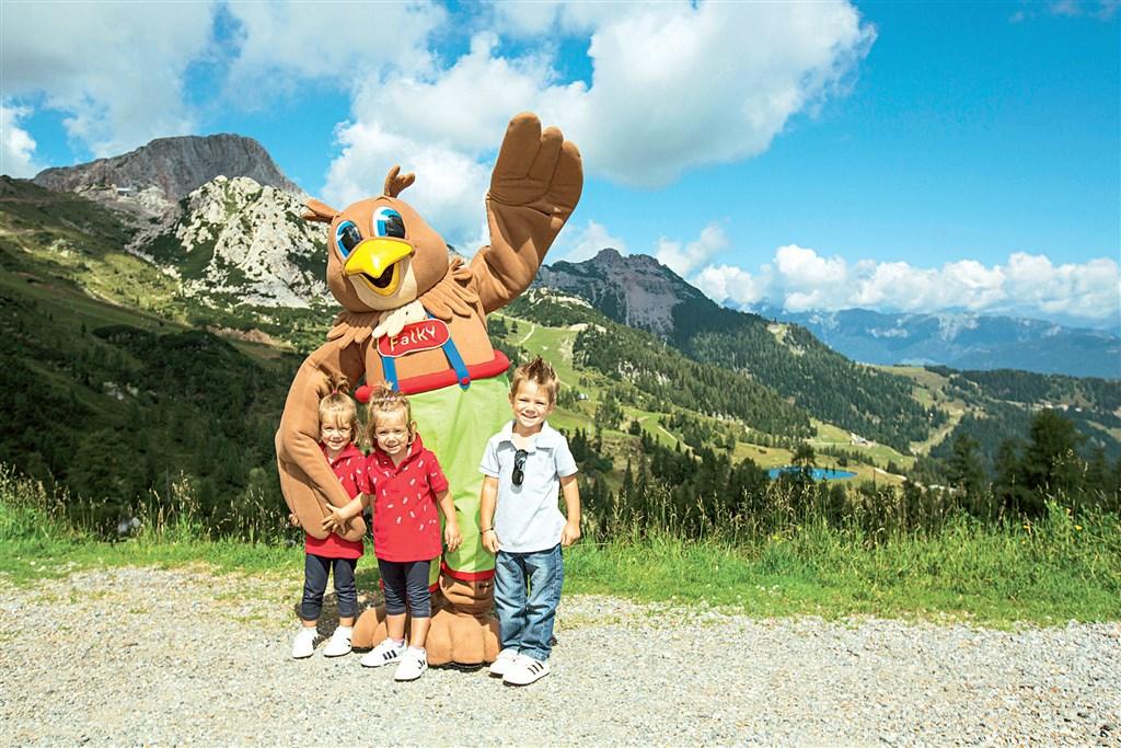AT_KLU_TUI_best_FAMILY_Falk_44fc1u0_00074.jpg