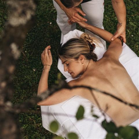 Schönleitn_Massage(c)Heldentheater.jpg