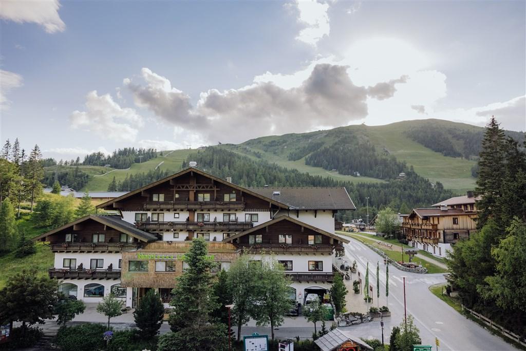 Laerchenhof-Katschberg-Sommeransicht(c)HintereggerKatschberg-Cr
