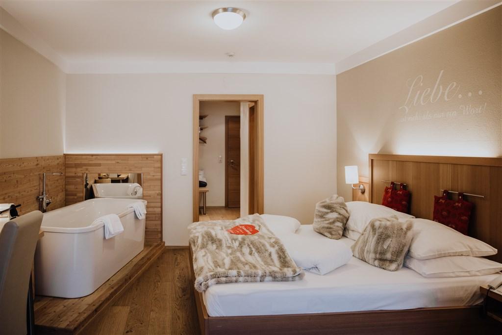 Romantikzimmer-Hotel-Laerchenhof-Katschberg(c)HintereggerKatsch