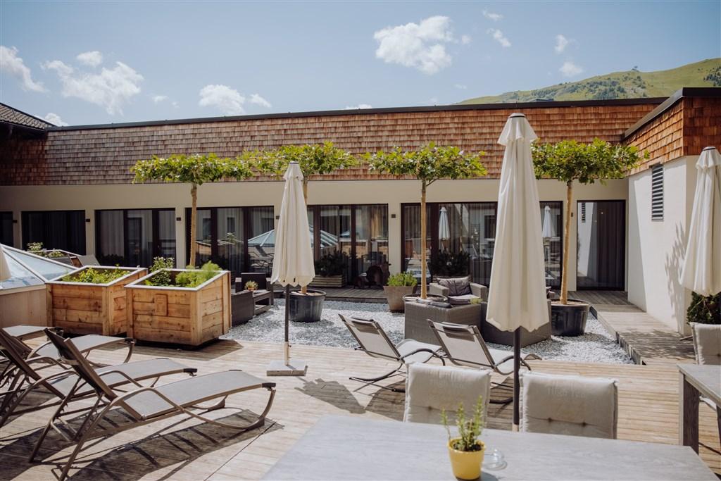 Terrasse-Hotel-Laerchenhof-Katschberg(c)HotelLaerchenhof-TheCre