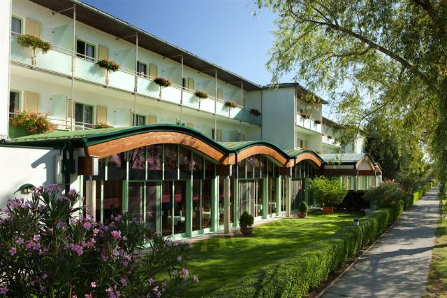 HintereHotelansicht.jpg