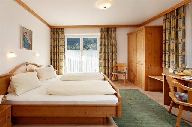 Edelweiß Doppelzimmer .jpg