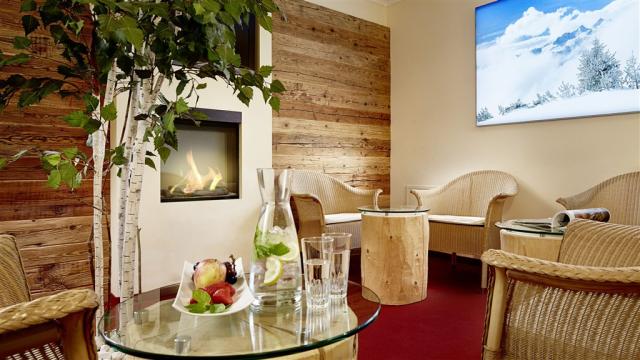 Kaminzimmer Wellnessbereich.jpg